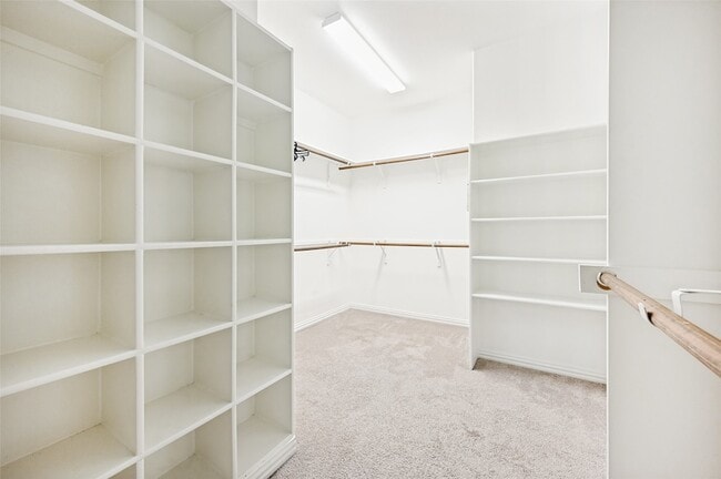 Building Photo - 572 Waterloo Dr