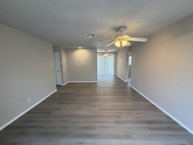 Building Photo - 5263 Charolais Dr