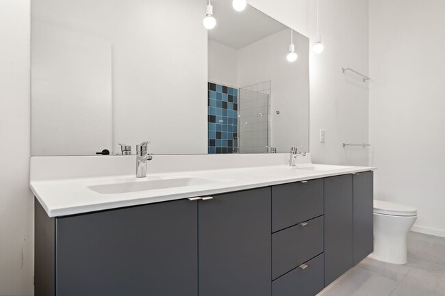 Building Photo - 1st Floor modern condo in downtown Durham!