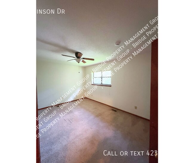 Building Photo - 6929 Robinson Dr