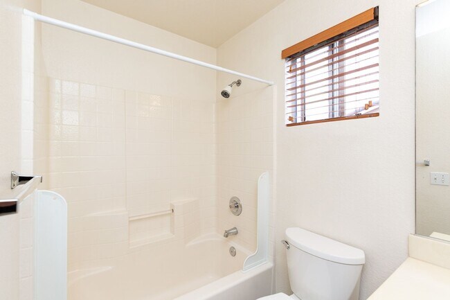 Building Photo - 2 Bedroom Townhome in Scripps Ranch
