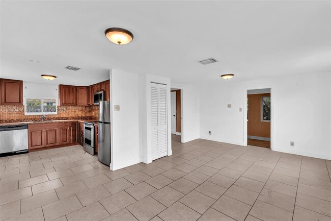 Building Photo - 520 NW 60th Way