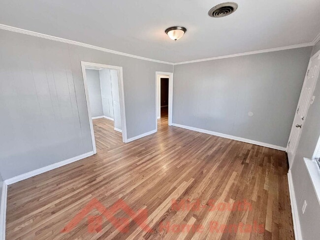 Building Photo - 2054 Benford St