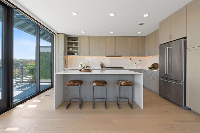 Building Photo - 1600 S 1st St