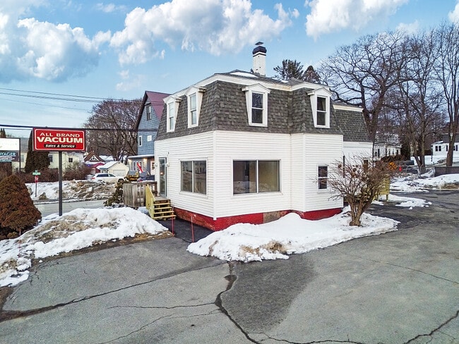 Building Photo - 392 S Main St