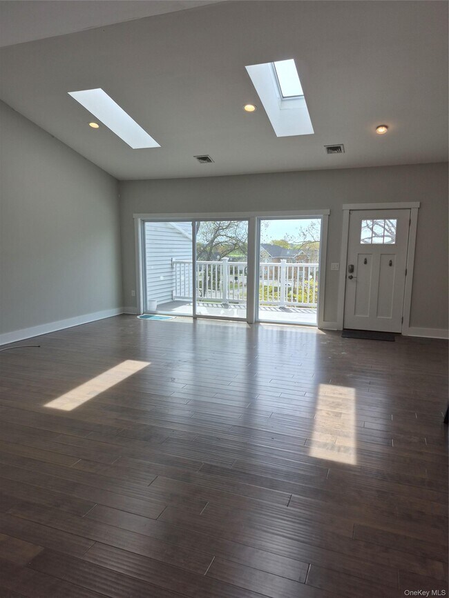 Building Photo - 44 Fox Hill Dr