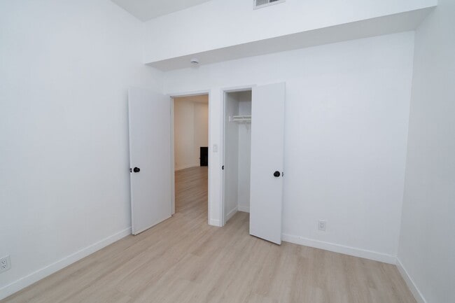 Building Photo - BEAUTIFUL 4 Bed 3 Bath unit