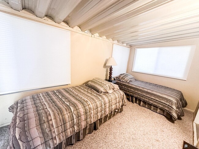 Building Photo - 13240 E 50th Dr