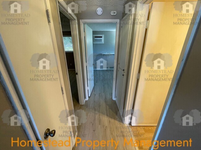 Building Photo - 3822-3828 Bayonne Dr SE