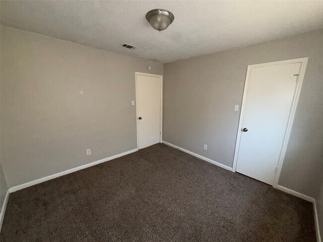 Building Photo - 13355 Lake Breeze Ln