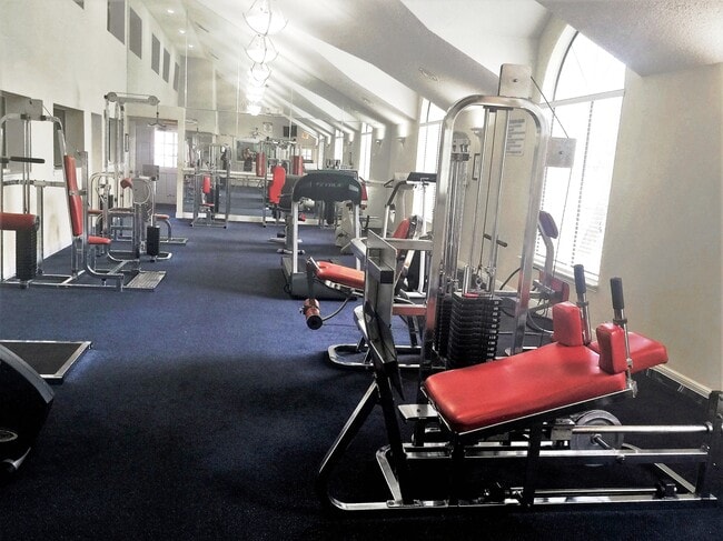 Building Photo - 3350 Pinewalk Dr N