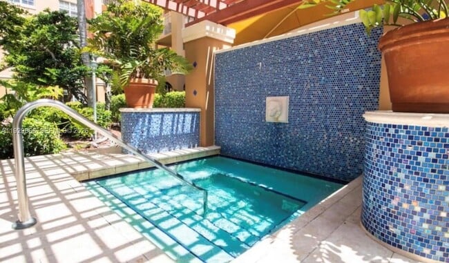 Building Photo - 19601 E Country Club Dr