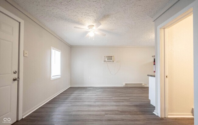 Building Photo - 2142 W US Hwy 40