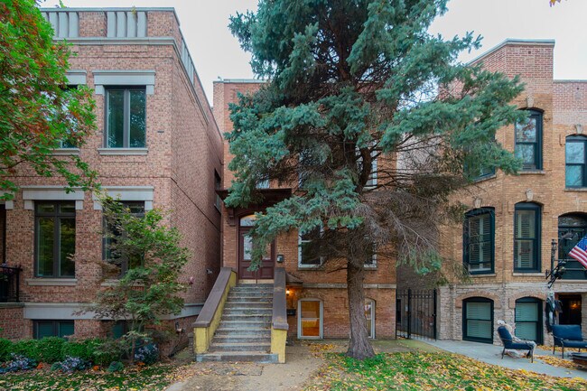 Primary Photo - 822 S Bishop St