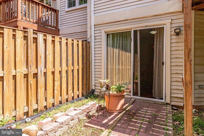 Building Photo - 5730 Evergreen Knoll Ct