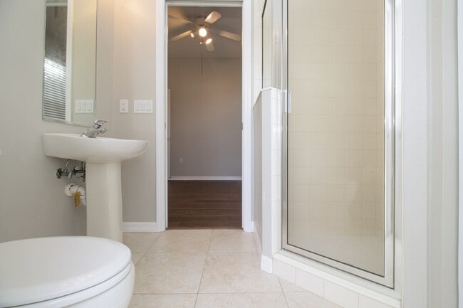 Building Photo - 4 bedroom 3 Bath Pool home in Lakewood Ran...