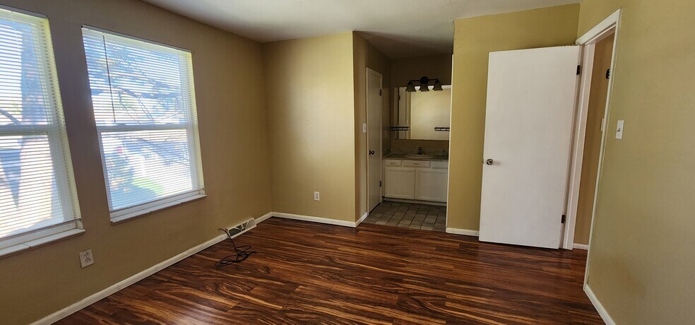 Building Photo - 188 Paris Cir