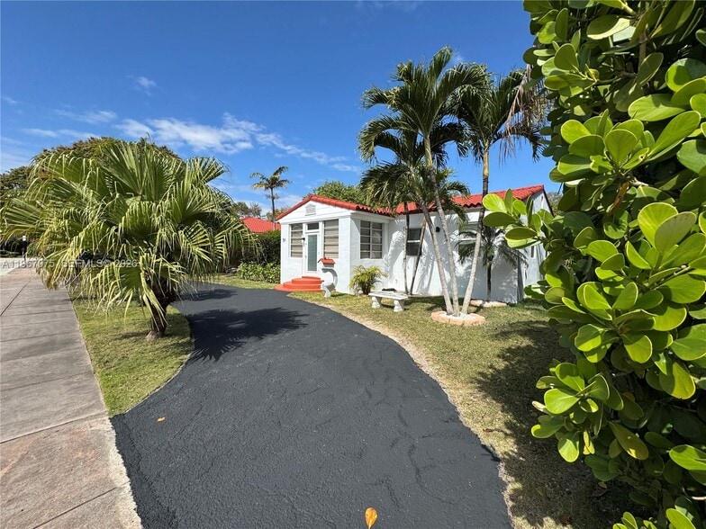 Building Photo - 51 Montilla Ave