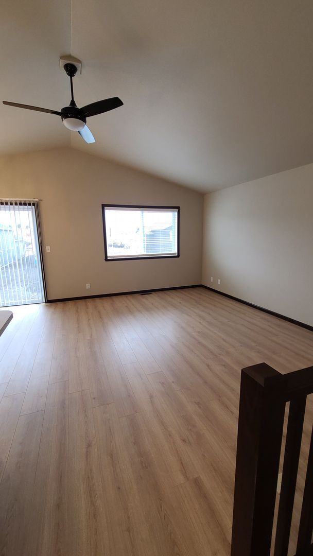 Building Photo - Modern 3 Bedroom Home with Garage & Fenced Yard for Rent!
