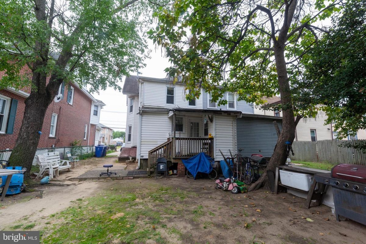 Building Photo - 313 S Fairview St