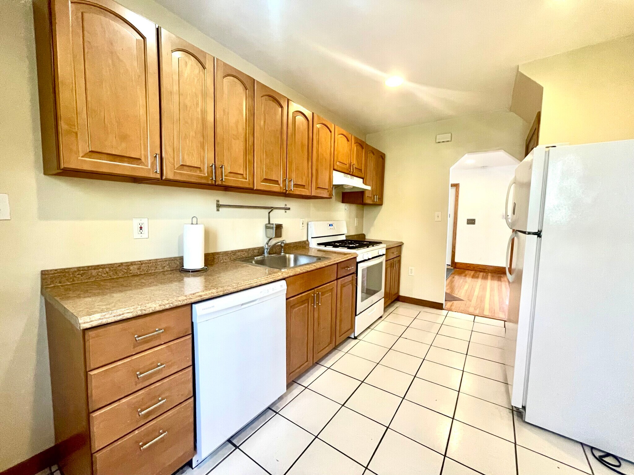 Building Photo - 27 South Crescent Circuit