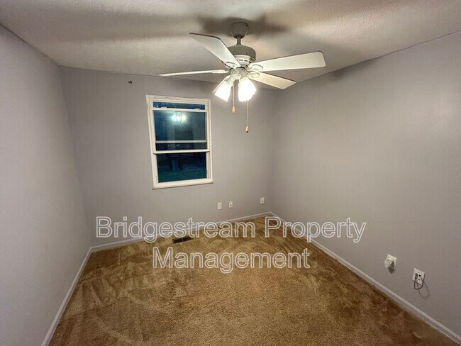 Building Photo - 1381 Firethorne Dr
