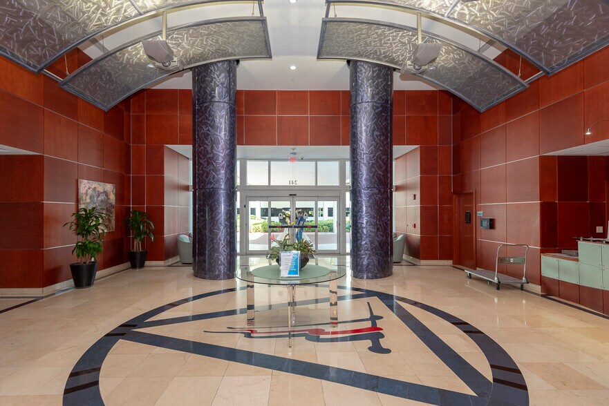 Building Photo - 231 Riverside Dr