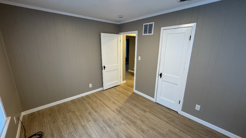 Building Photo - 404 W 5th St