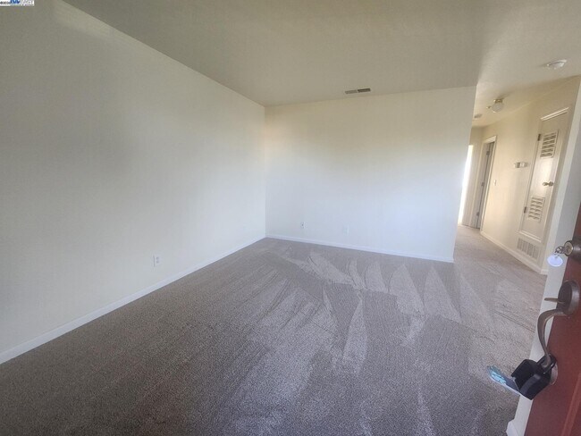 Building Photo - 2255 Chestnut St