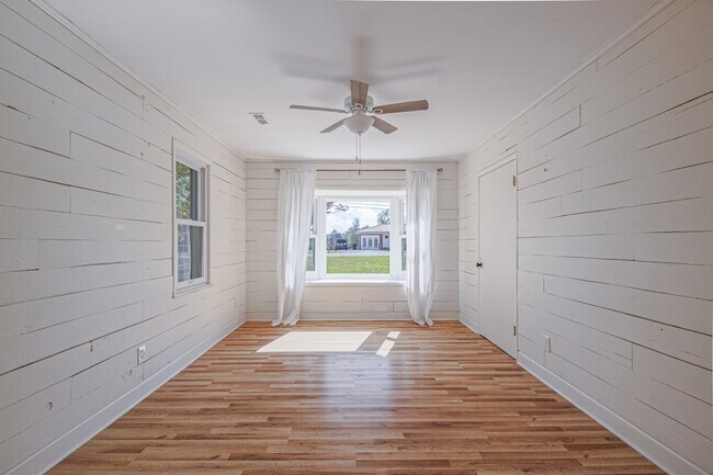 Building Photo - 328 Margo Ln