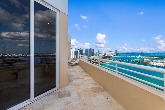 Building Photo - 808 Brickell Key Dr