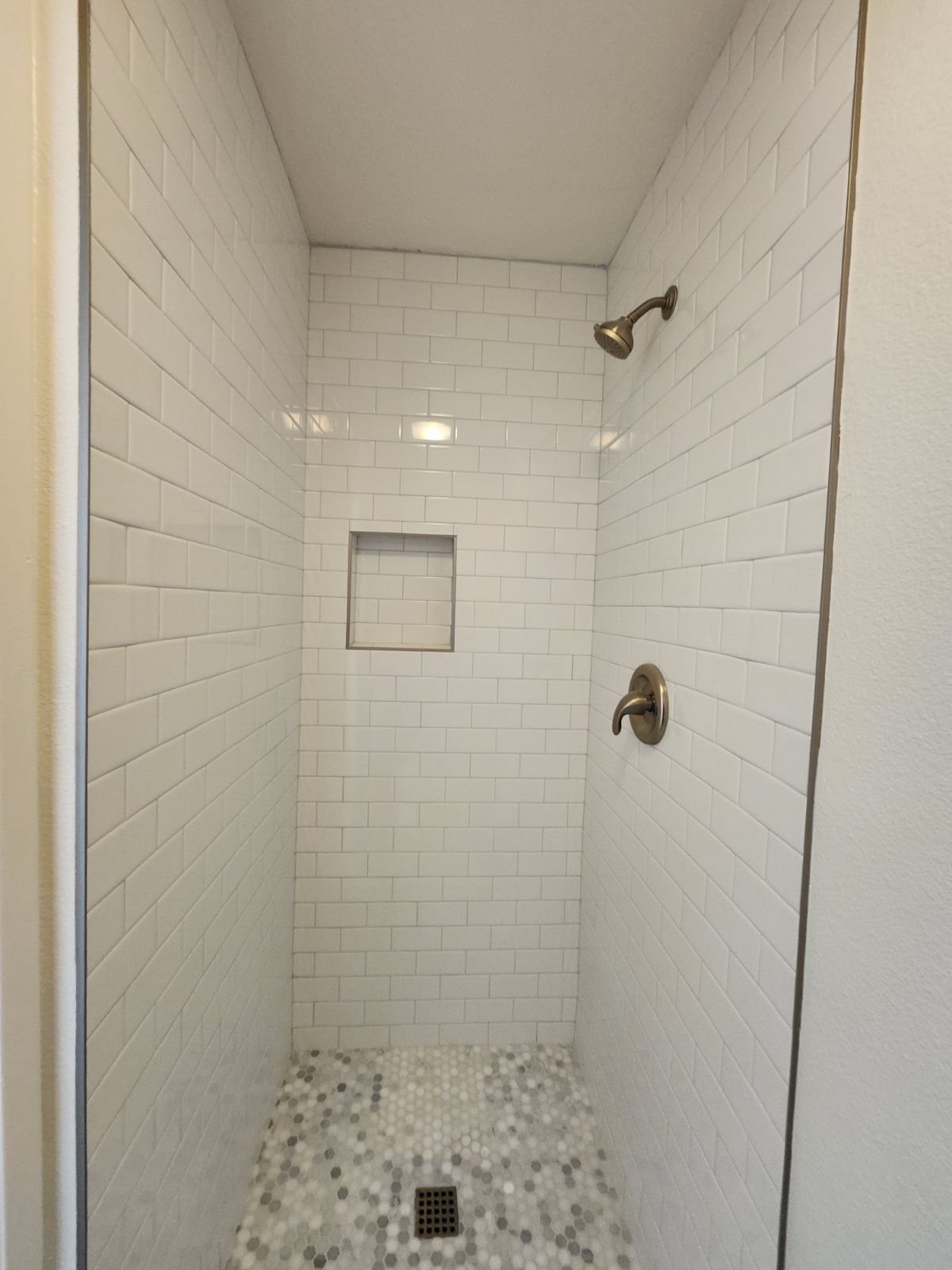 master shower - 5051 La Jolla Blvd