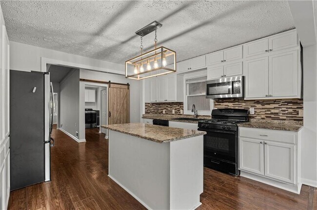 Building Photo - 2634 Birch St