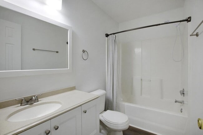 Building Photo - An adorable home! Pets Welcome!