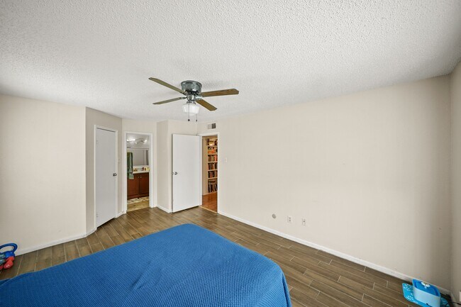 Building Photo - 2120 El Paseo St