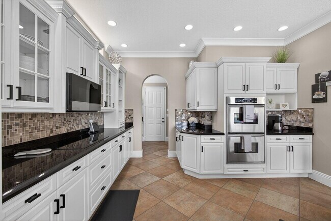 Building Photo - 9225 Delemar Ct
