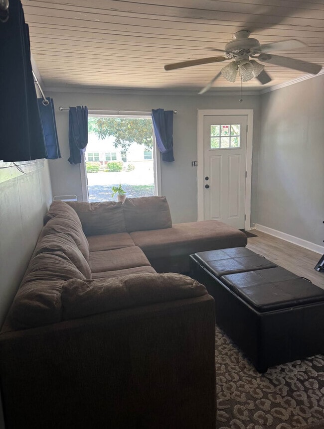 Building Photo - 1313 Camp St