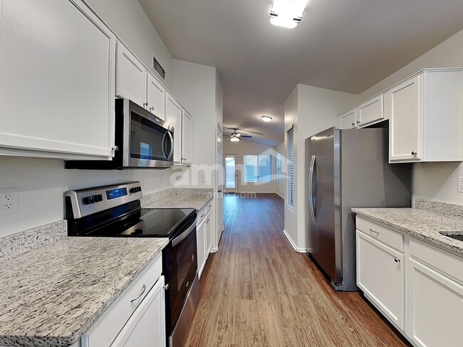 Building Photo - 2202 E Arabian Dr