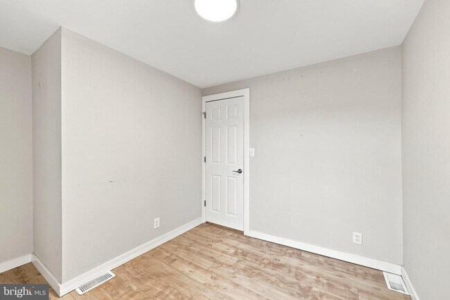 Building Photo - 2307 N Mascher St