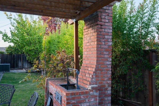 Building Photo - 6596 Almaden Rd
