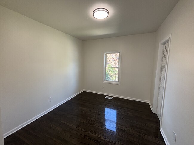 Building Photo - 1348 Waite St
