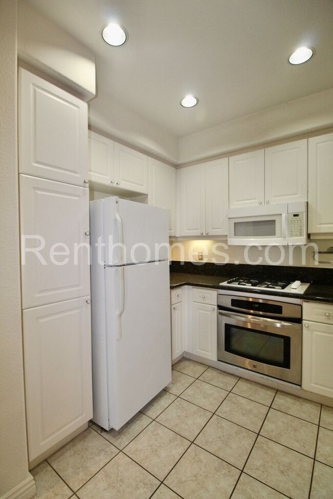 Building Photo - 10722 Sabre Hill Dr