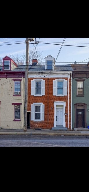 Building Photo - 372 E Philadelphia St