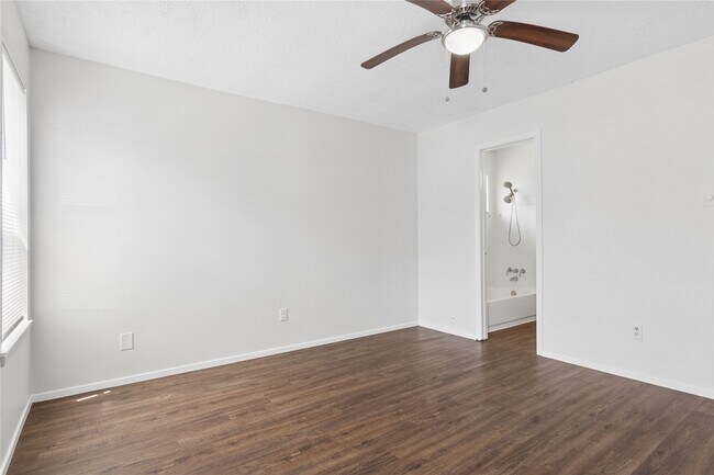 Building Photo - 2504 Ewell Dr