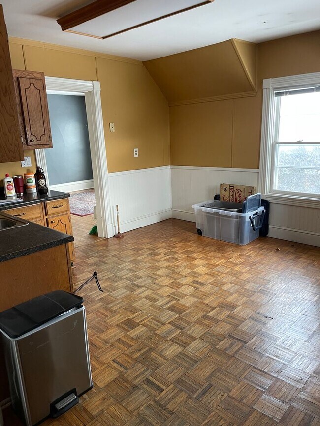 Building Photo - 314 13th Ave NE