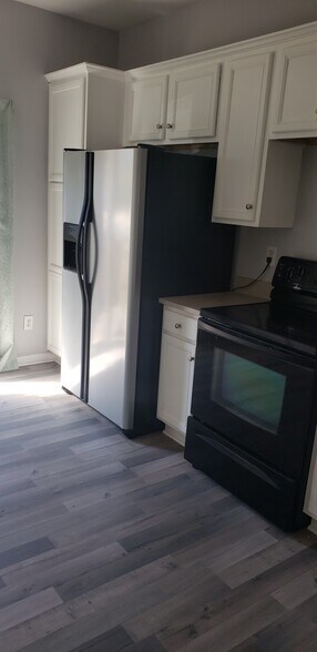 Kitchen - 1011 Laparc Ln