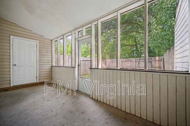 Building Photo - 3310 Scarborough Way