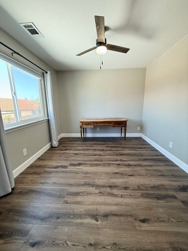 Building Photo - Beautiful 3 Bed 2.5 Bath COMING SOON!!!!