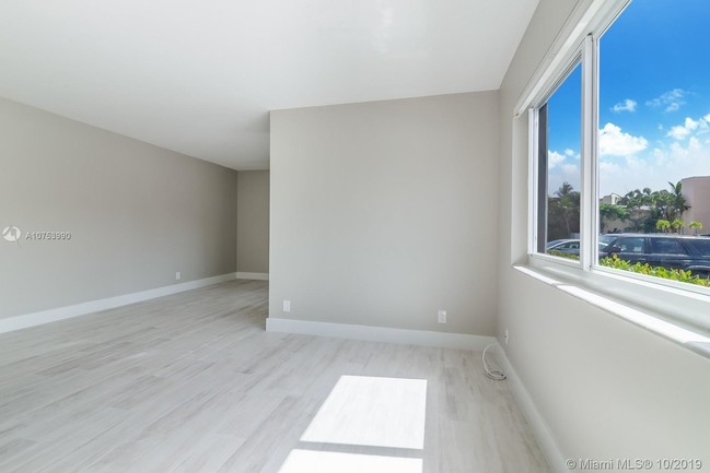 Building Photo - 624 Antioch Ave