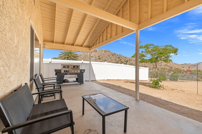 Building Photo - 56034 Desert Gold Dr